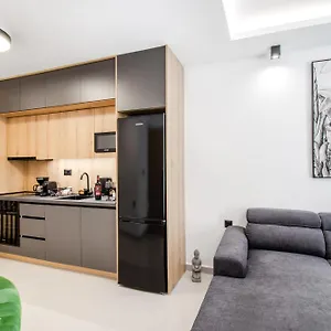New Luxury Near Center With Garden View Διαμέρισμα